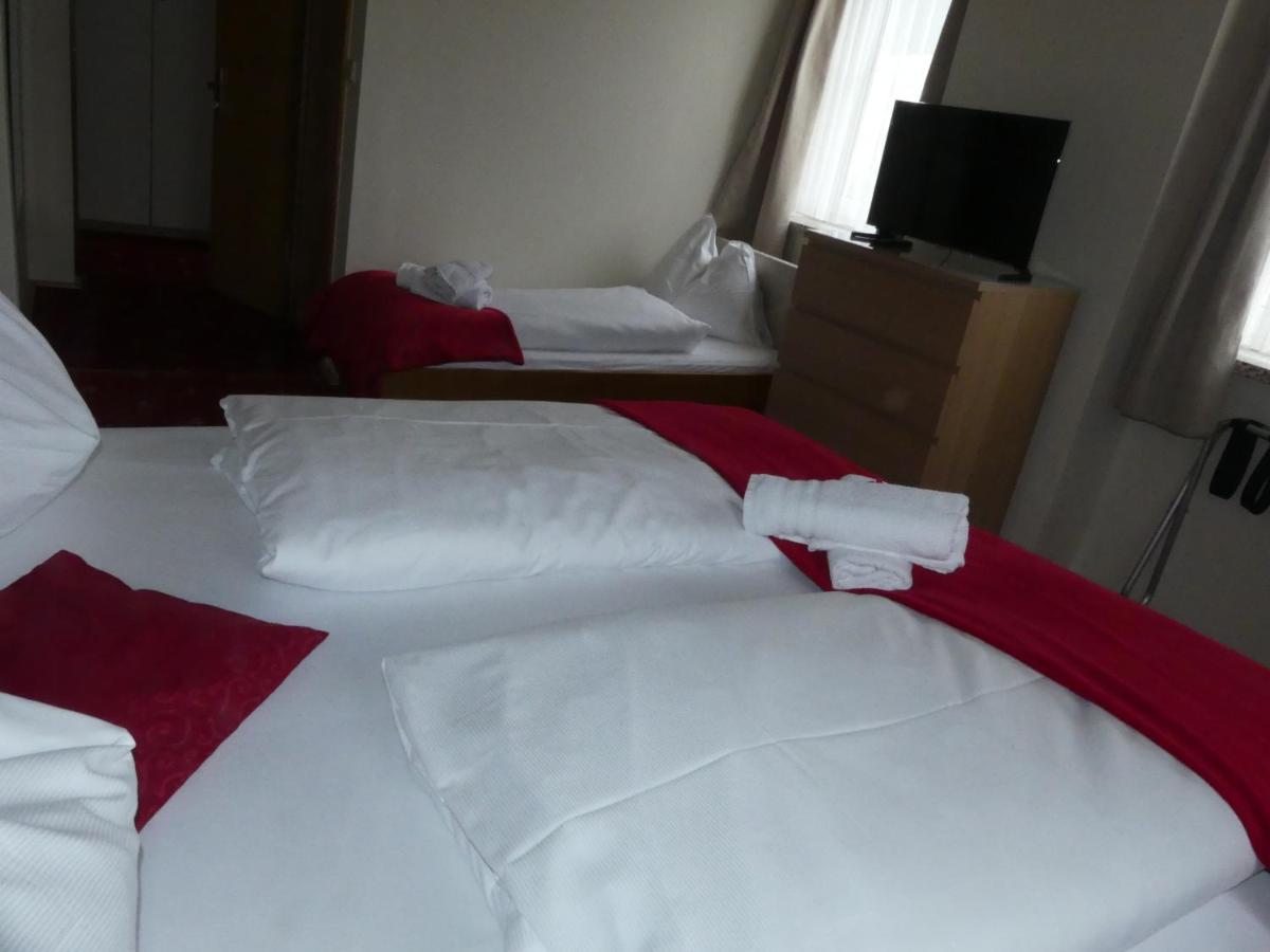 Hotel Kirchenwirt Бад Клайнкирххайм Екстериор снимка