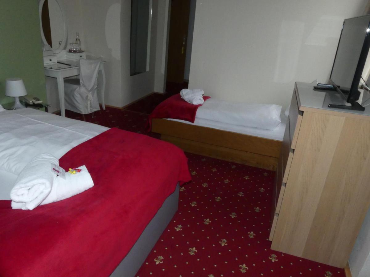 Hotel Kirchenwirt Бад Клайнкирххайм Екстериор снимка