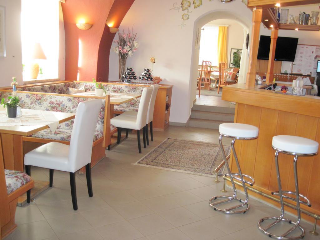 Hotel Kirchenwirt Бад Клайнкирххайм Екстериор снимка
