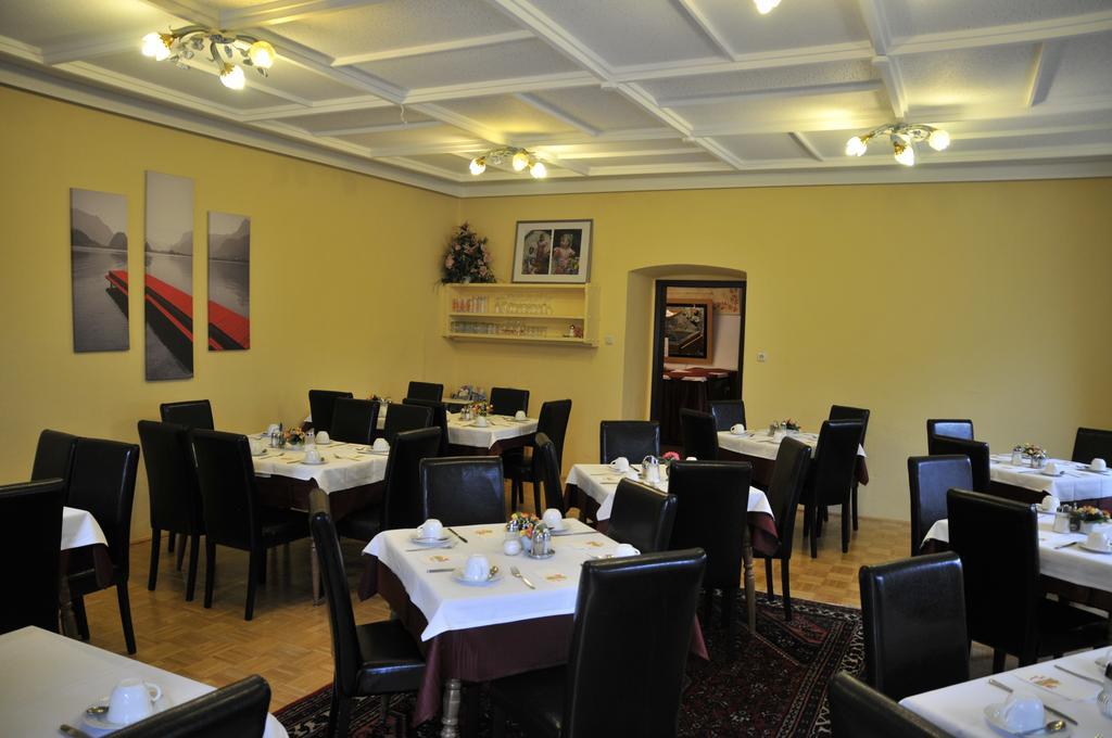 Hotel Kirchenwirt Бад Клайнкирххайм Екстериор снимка