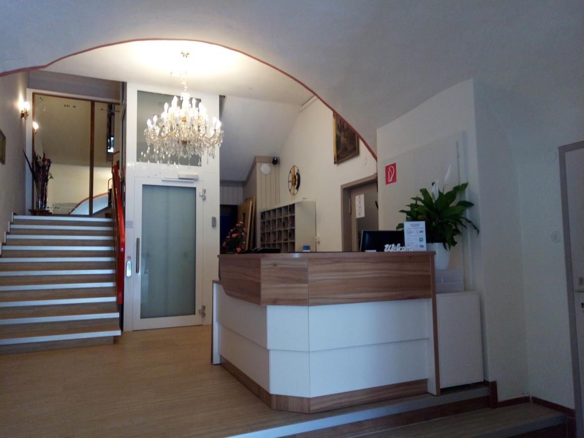 Hotel Kirchenwirt Бад Клайнкирххайм Екстериор снимка